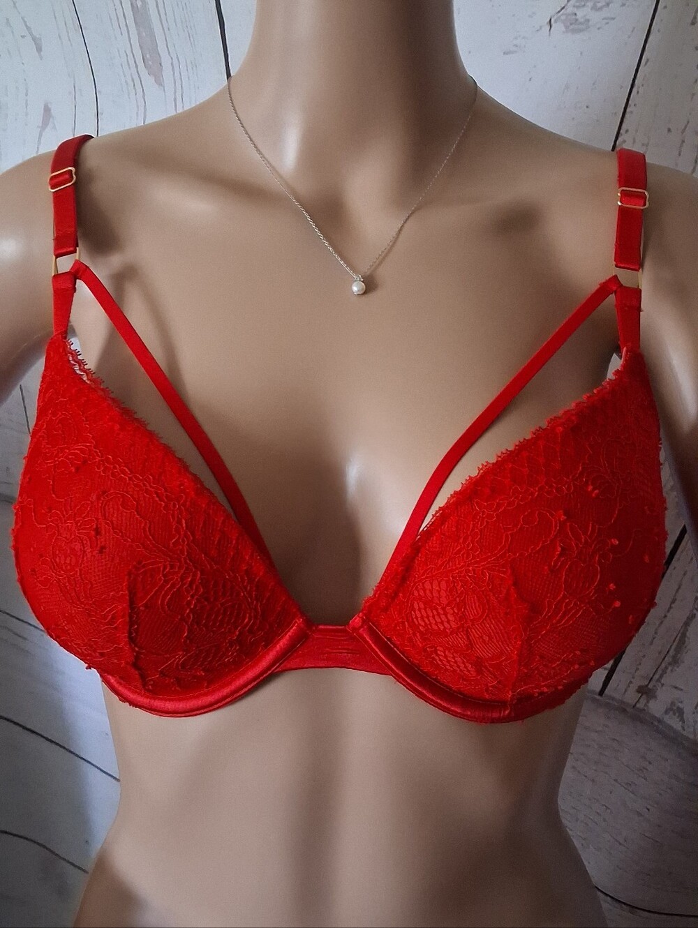 Victoria's Secret Very Sexy Push-up Red Lace Plunge Bra Size 32DD